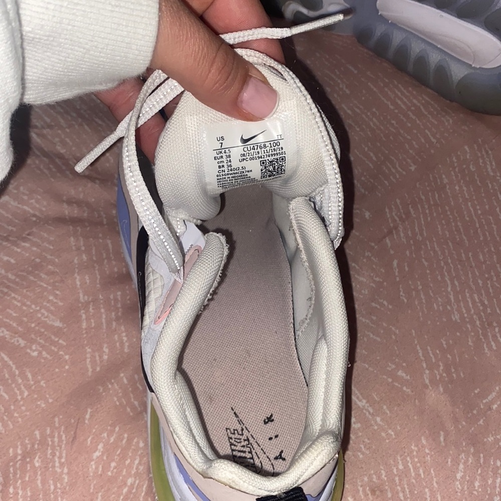 ＮＩＫＥ ＲＥＡＣＴ - Picture 4 of 4